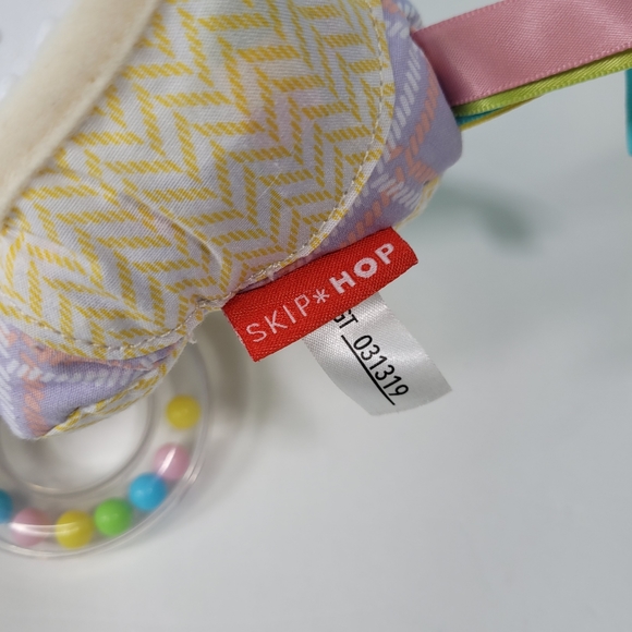 Skip Hop Bandana Buddies Unicorn Baby Activity Teething Toy Multi-Sensory Rattle - Picture 9 of 10